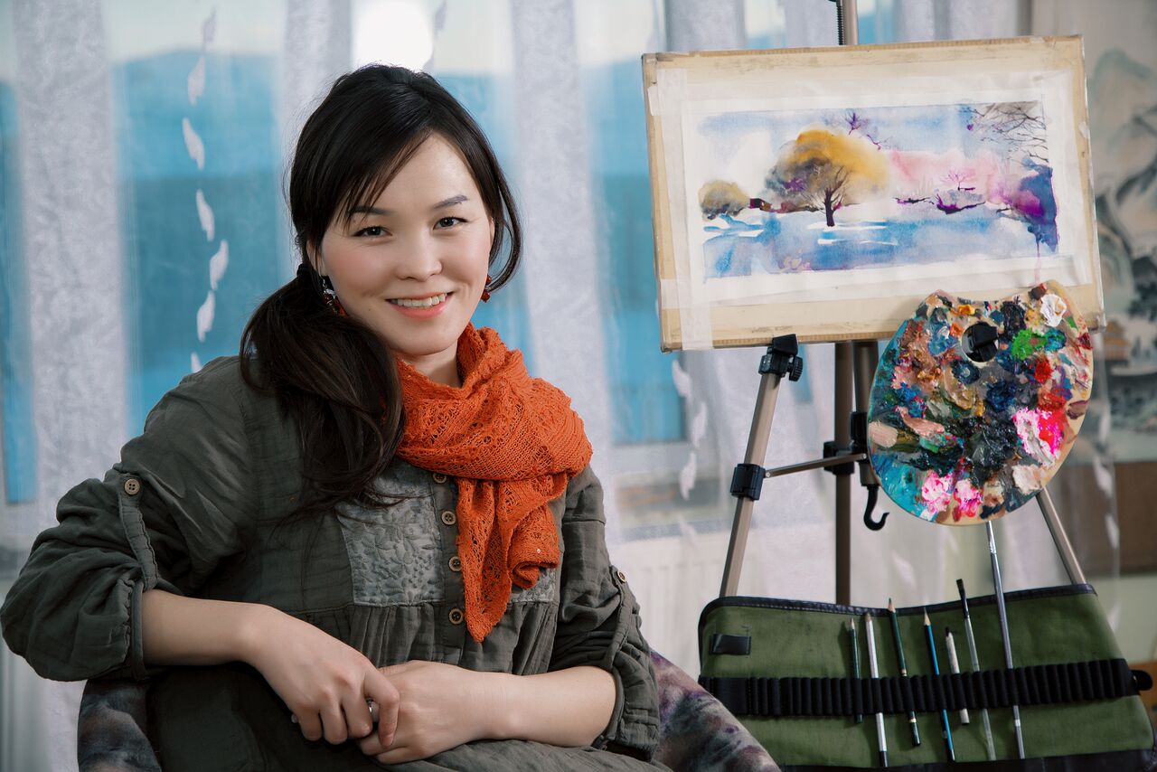 الفنانة المنغولية زولا في مكتبها